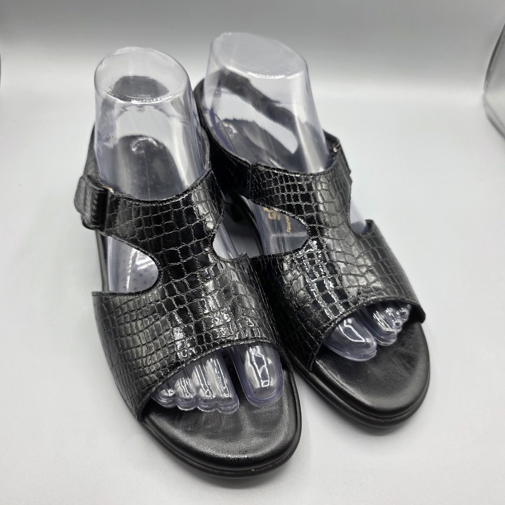 SAS Suntimer Sandals Womens 8.5 Black Patent Leather Croc Embossed Comfort Shoes